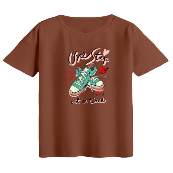تی‌شرت  اورسایز آستین کوتاه زنانه مدل باکسی طرح کتونی کد ۵ رنگ دارچینی